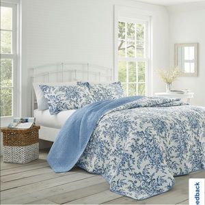 Laura Ashley Full/Queen Reversible Quilt Set with Two Standard Shams